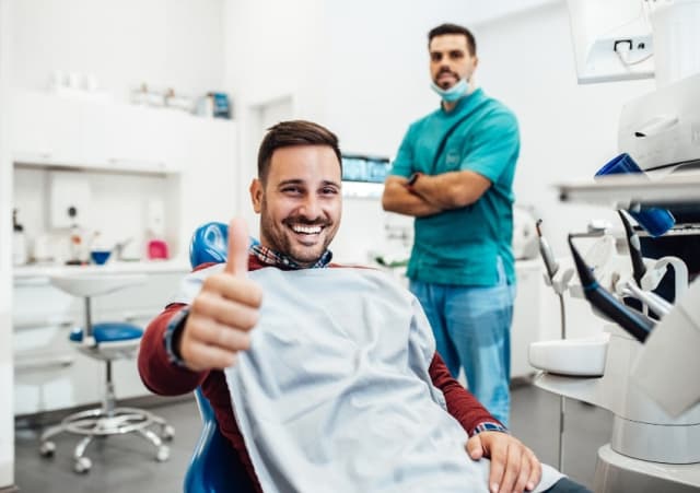 Bệnh nhân đeo khay niềng răng trong suốt